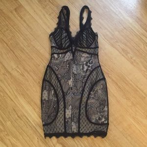 Bodycon lace dress